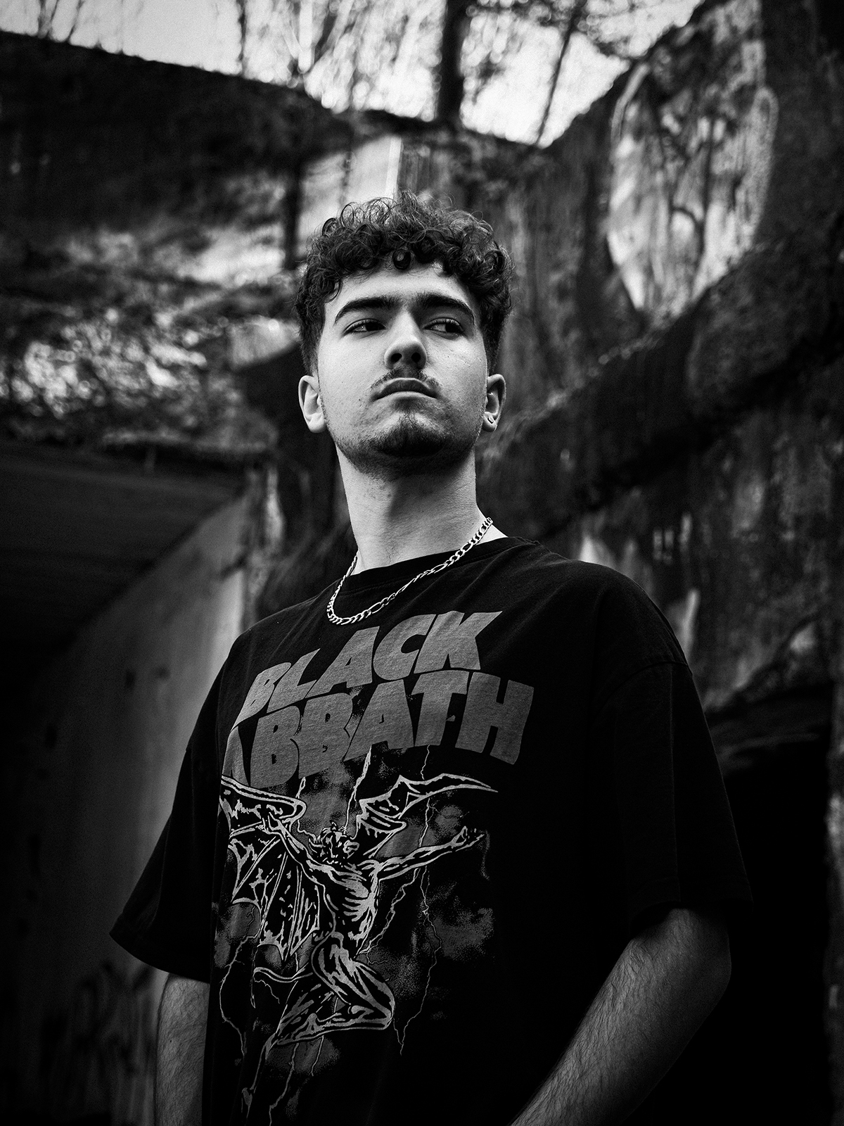 Kamil Białas, basista zespołu HOLLOW REMAINS